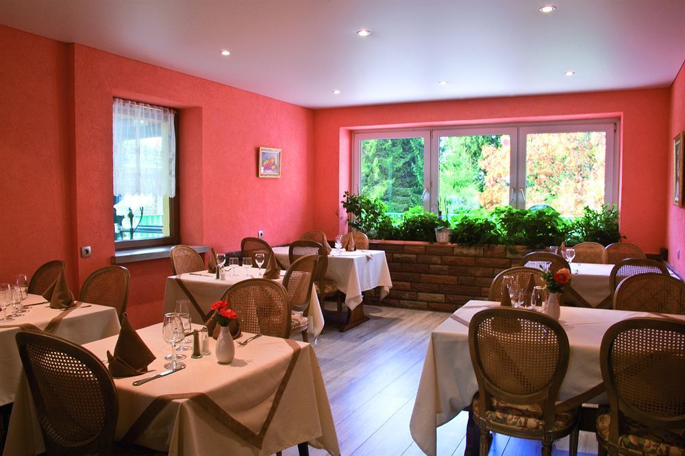 Hotel Restaurant Le Velleda Grandfontaine  Exterior photo